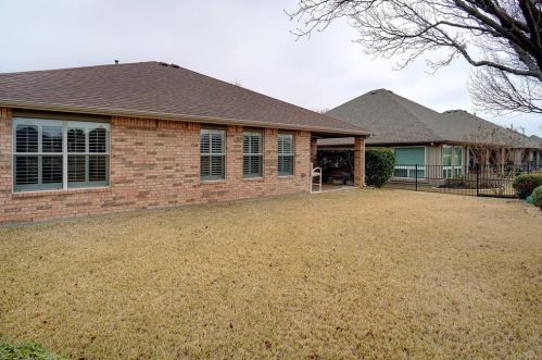 9404 Orangewood Trl, Denton TX  76207-8622 exterior