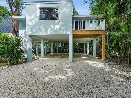 241 Lignumvitae Dr, Key Largo, FL 33037-4539