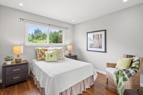 1128 Manzanita Dr, Pacifica CA  94044-4347 exterior