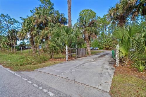 985 Everglades Blvd, Naples, FL 34117-4629