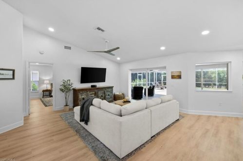 10461 Regent Cir, Naples FL  34109-1571 exterior