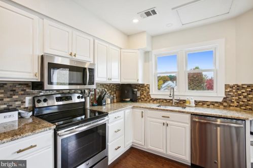 7604 Lakeside Village Dr, Falls Church VA  exterior