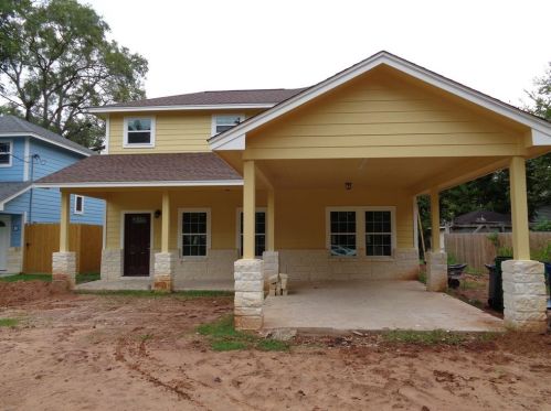 210 Munson St, Angleton, TX 77515-5917