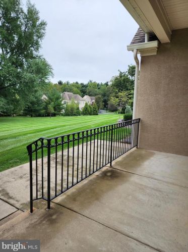 1363 Harpers Ln, Huntingdon Valley PA  19006-8441 exterior