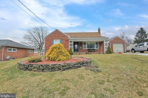 208 Linden Ave, Red Lion, PA 17356-2305