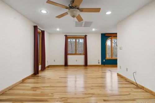 122 Carpenter Rd, New Hartford CT  06057-3003 exterior