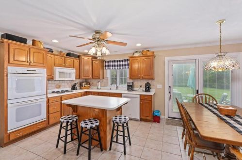 5924 Elderberry Dr, Orefield PA  18069-8811 exterior