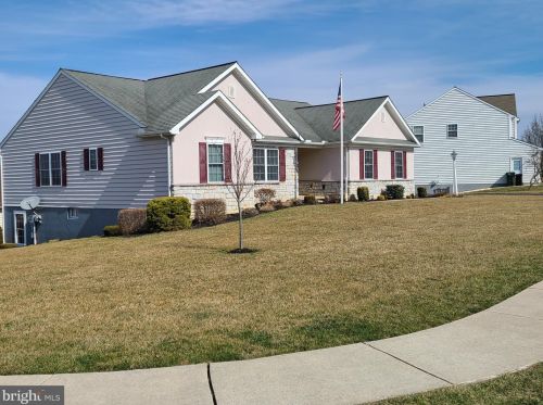 30 Centre Ct, Red Lion PA  17356-8949 exterior