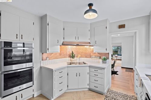 5333 El Camile Ave, Oakland CA  94619-3210 exterior