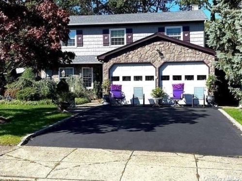 9 Colmar Ave, Lake Grove, NY 11755-2710