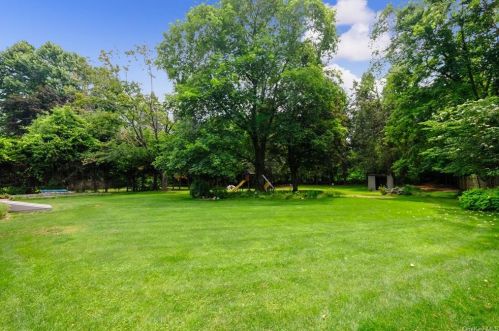 70 Mountain View Rd, Fishkill NY  12524-3209 exterior