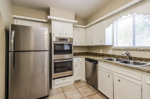 2 Queens Ct, Conroe TX  77304-2721 exterior