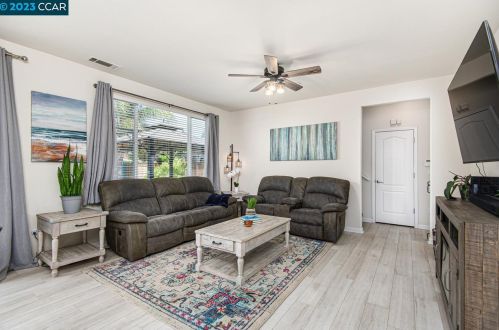 4086 Freesia Dr, Oakley CA  94561-1944 exterior