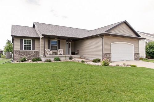 450 Driftwood Ln, Fairfax, IA 52228-7600