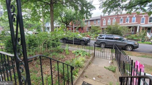 939 Shepherd St, Washington, DC 20011-5725