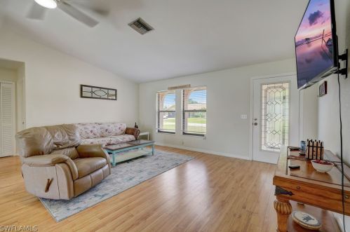 230 43rd Ter, Cape Coral FL  33904-8425 exterior