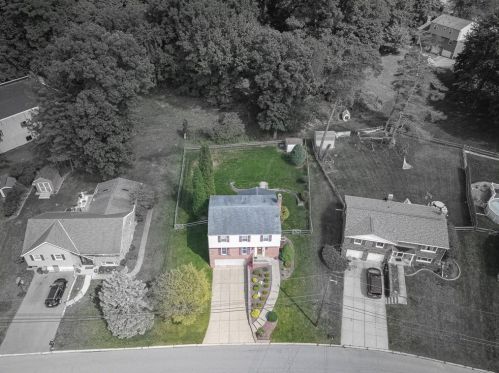 256 Amity Rd, Glenshaw, PA 15116-1042