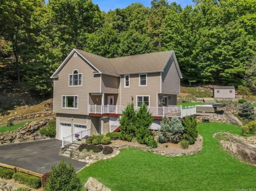 47 Pavilion Ridge Way, Airmont, NY 10901-4657