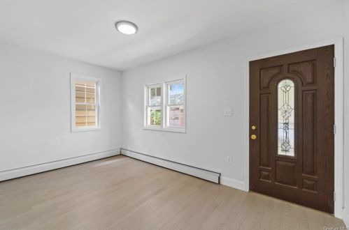 3253 Barkley Ave, Bronx, NY 10465-1639