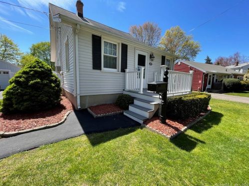 299 Meadows End Rd, Milford, CT 06460-5642