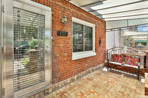 2722 Woodhull Ave, Bronx, NY 10469-6126