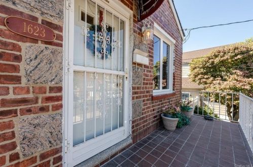 1623 Tomlinson Ave, Bronx, NY 10461-1528