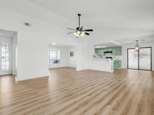 855 Mount Whitney Ave, Laton CA  93242-9724 exterior