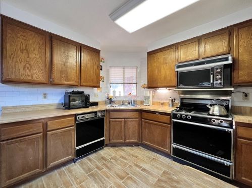 15230 Poppy Meadow St, Santa Clarita, CA 91387-1953