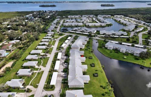 331 Grove Isle Cir, Vero Beach, FL 32962-8517