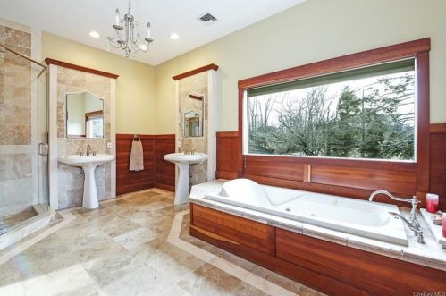 221 Oscawana Lake Rd, Tompkins Corners NY  10579-2600 exterior