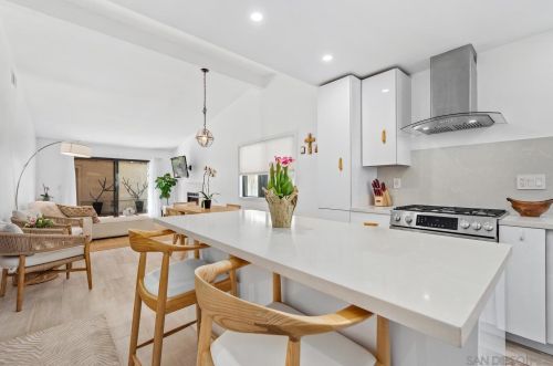 6829 Pear Tree Dr, Carlsbad CA  92011-3937 exterior