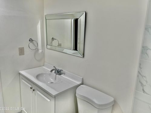 48 Meyer Pl, Riverside CT  06878-1628 exterior