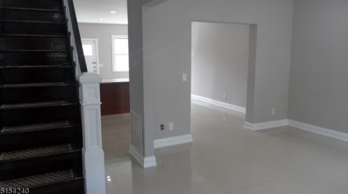522 Grove St, East Orange, NJ 07017-4909