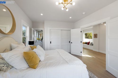 5926 Dover St, Oakland CA  94609-1426 exterior