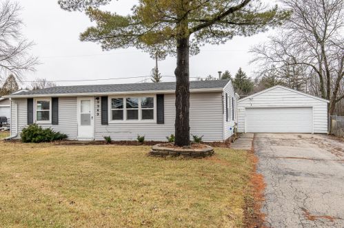 9949 Saratoga Dr, Caledonia, WI 53108-9636