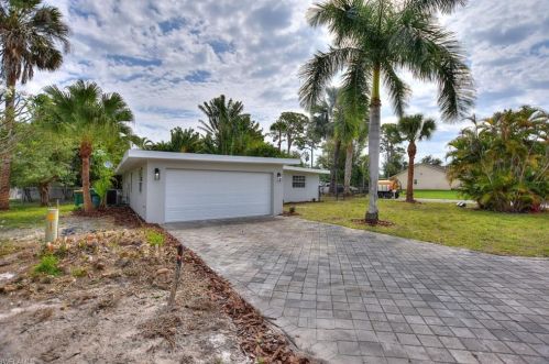 2932 Hawthorne Ct, Naples, FL 34104-4311