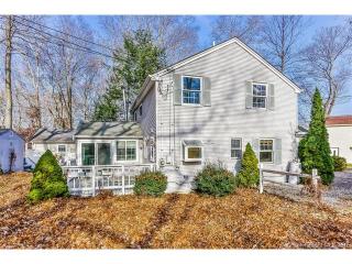 37 Shore Dr, Higganum CT  06441-4556 exterior
