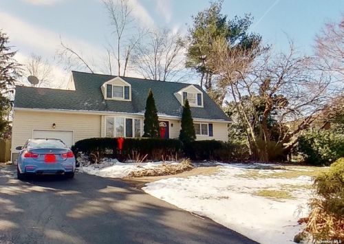210 Cedrus Ave, Elwood, NY 11731-4512