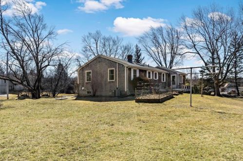 1 Meeting House Rd, Lincoln RI  02865-3806 exterior