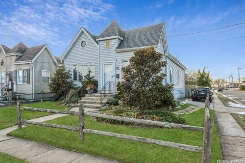 14 Venetian Promenade, North Lindenhurst, NY 11757-6536