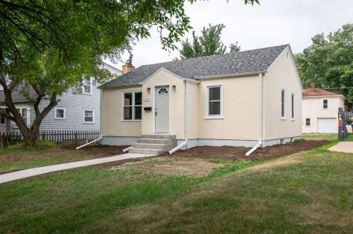 3511 3rd Ave, Hibbing MN  55746-2711 exterior