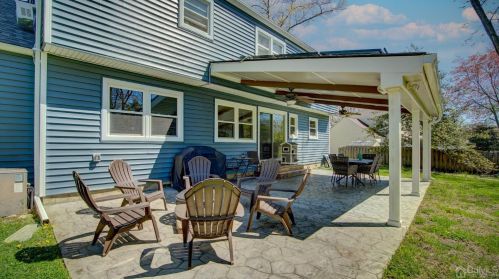 18 Sandalwood Dr, East Brunswick NJ  08816-4047 exterior