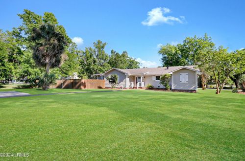 2255 Plantation Dr, Beaufort, SC 29902-5221