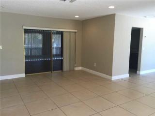 640 68th Ave, Hollywood FL  33023-1139 exterior