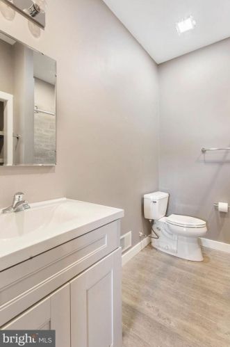 28 Middle St, Hanover PA 17331-2031 exterior