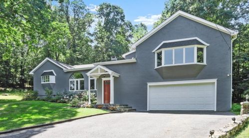 38 Candle Hill Rd, Danbury CT  06812-2414 exterior