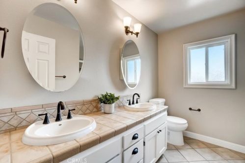 12 Christamon, Irvine CA 92620-1829 exterior