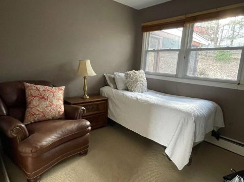 2 Frado Ct, Stony Point NY  10980-1004 exterior