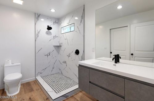 14363 Collins St, Van Nuys CA 91316-1030 exterior