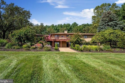 18675 Woodburn Rd, Leesburg, VA 20175-9029